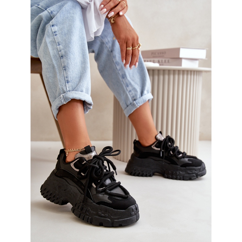 Női sport cipők egy hatalmas fekete talpon 1