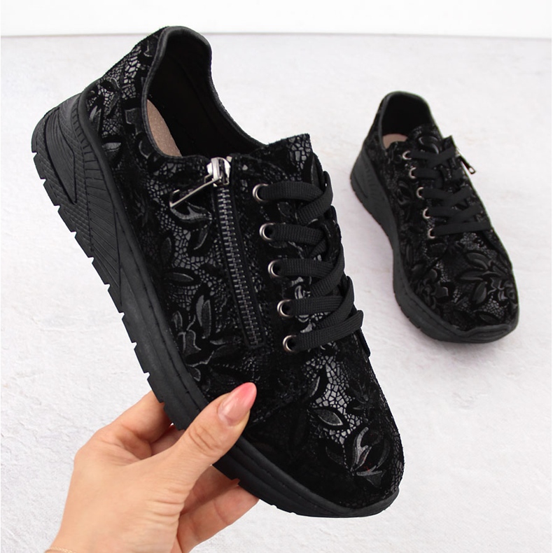 Virágos fekete női bőrcipő T.Sokolski J24-333 1