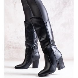 Fekete magas sarkú csizma Amare öko bőrből 1