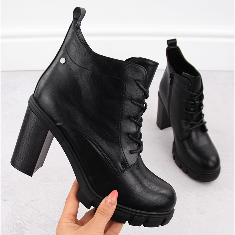 M. DASZYŃSKI Női fekete magas sarkú bokacsizma M.Daszyński SA218-8 1 M. DASZYŃSKI Női fekete magas sarkú bokacsizma M.Daszyński SA218-8 1