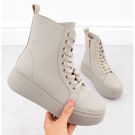 Bézs bőr bokacsizma állványon, mackóval Vinceza 66701 1