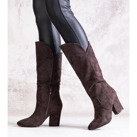 Barna magas sarkú Amare csizma 1