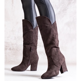 Barna magas sarkú Amare csizma 2