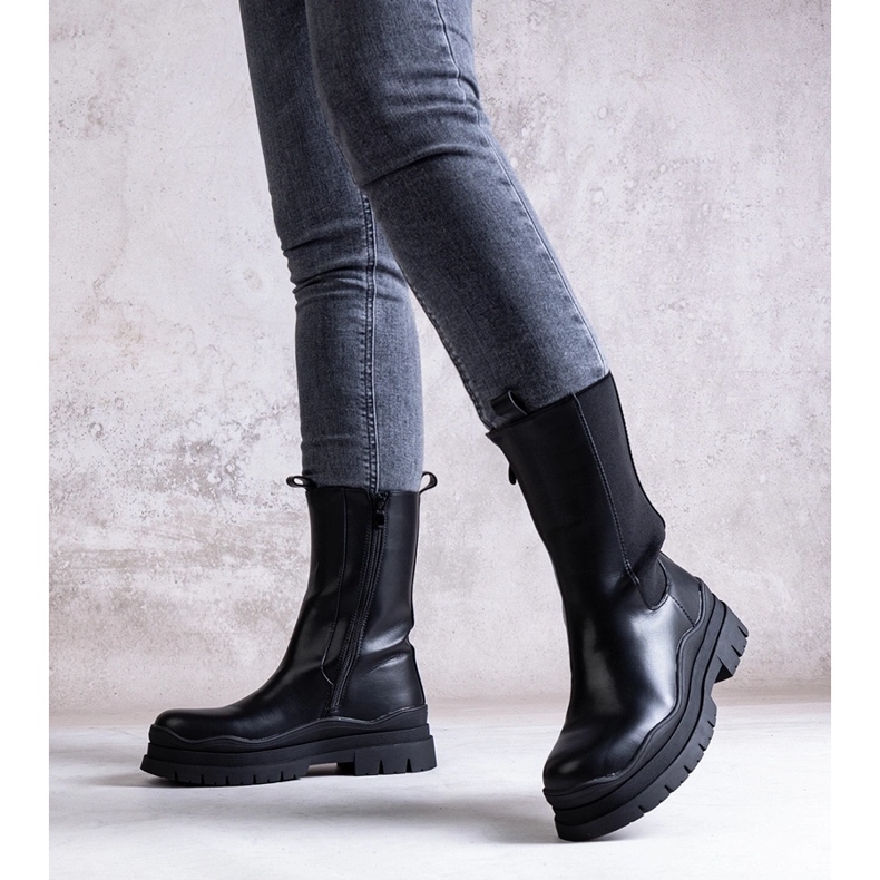 Fekete bokacsizma masszív Naema talppal 2