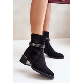 S.Barski Hőszigetelt női csizma alacsony sarkú, dekoratív pántokkal D&amp;A MR880-027 fekete 2