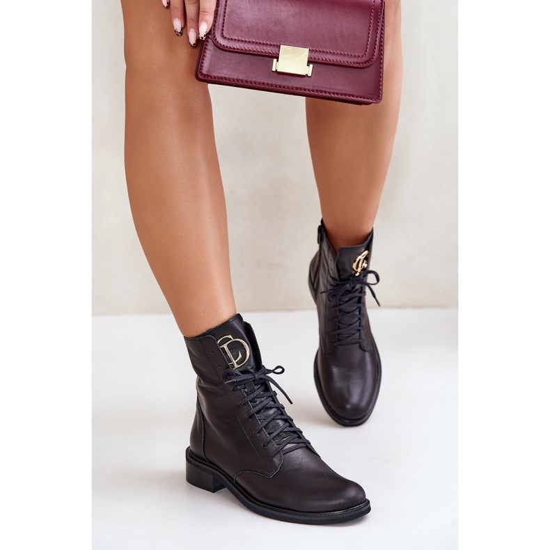 Zazoo 2955 bőrmunkás bokacsizma arany részlettel a nyelvén, fekete 2