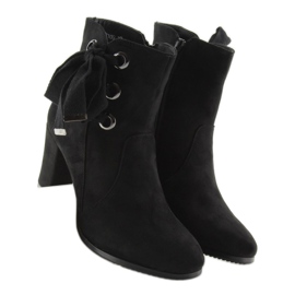 Fekete magas sarkú csizma C100 fekete 2