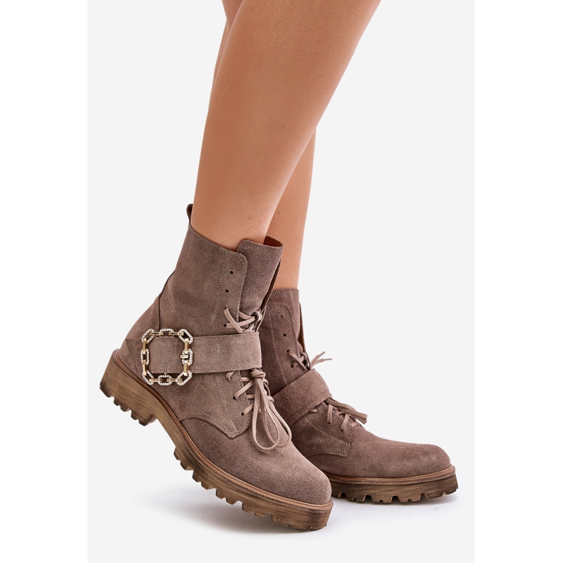 Zazoo 2951 velúr bokacsizma dekoratív csattal, sötét bézs 1