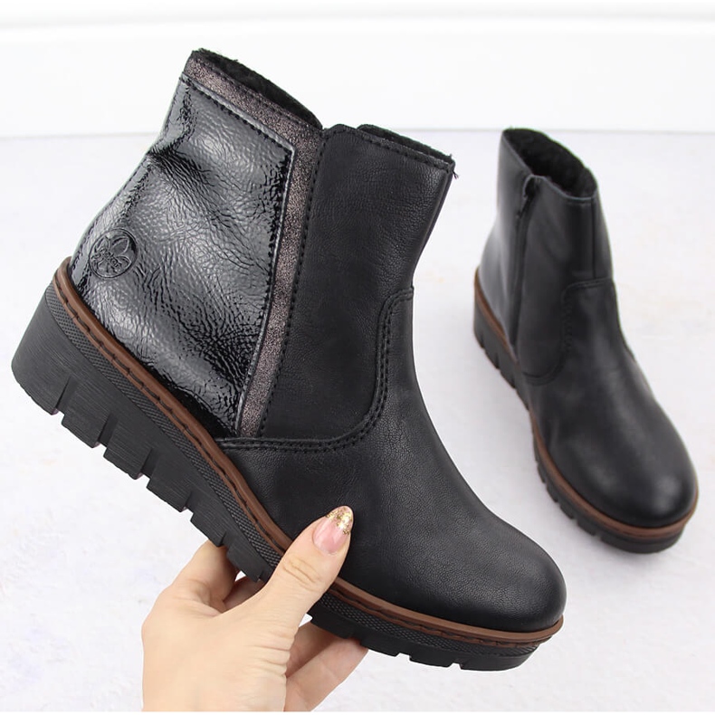 Kényelmes lakkfekete női bokacsizma Rieker X9150-00 1