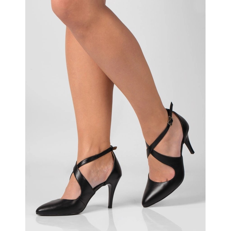 BUTDAM Xena fekete táncsarkú hegyes orrral és pántokkal 1