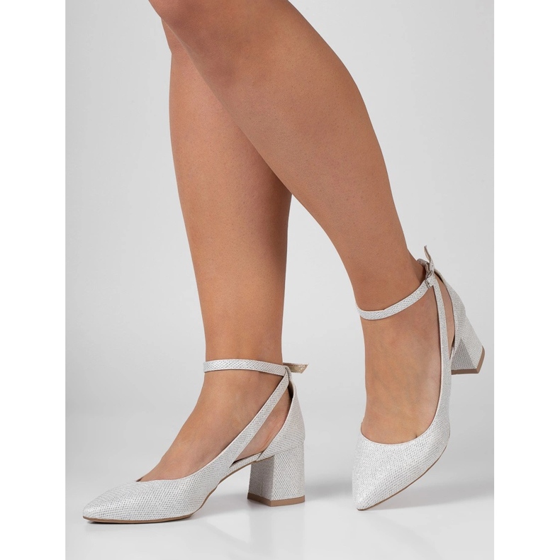 BUTDAM Gabi ezüst csillogó alacsony sarkú pumpák 1