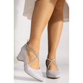 Ezüst alacsony szivattyú dekoratív keresztszíjakkal BUTDAM 1