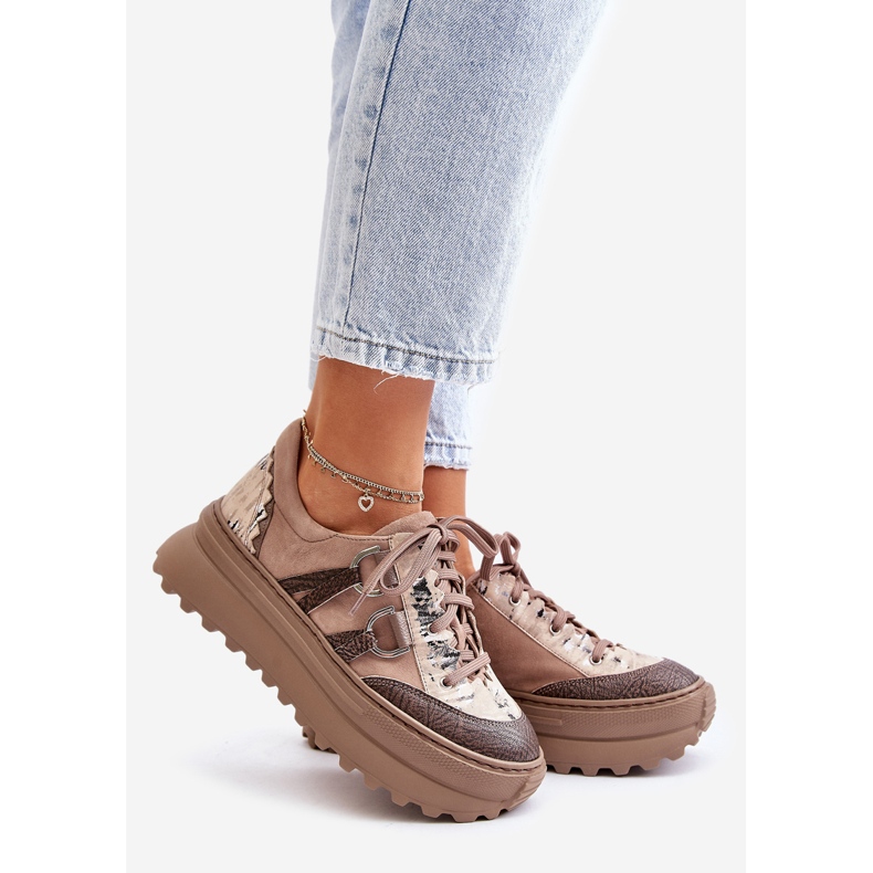 Női bőr tornacipő a platformon Maciejka 06562-10 sötétbézs 1
