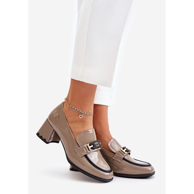 Lakkozott női cipő magassarkú díszítéssel, Artiker 55C1054 bézs 1