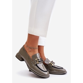 Lakkozott női cipők egy blokkon, díszítéssel Artiker 55C0412 szürke 1