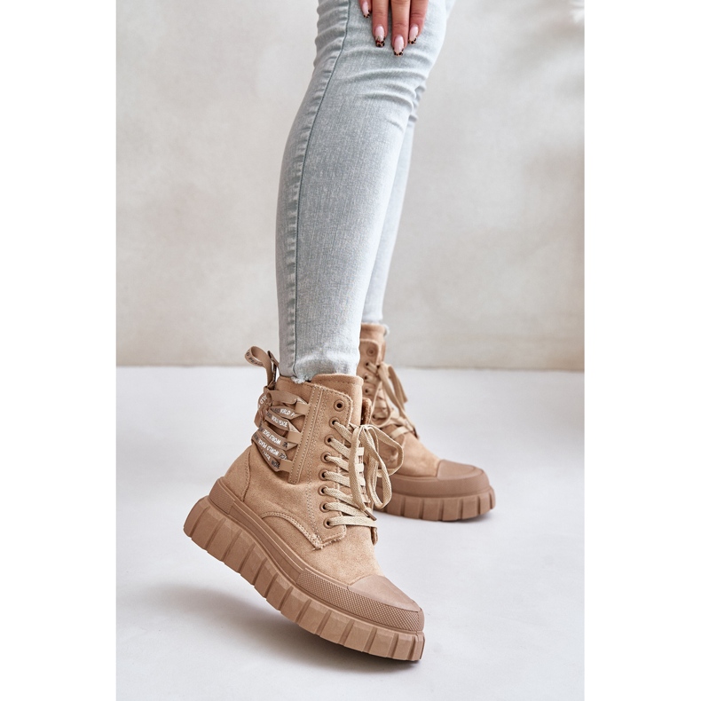 Barna női csizma platformon, dekoratív fűzővel Edidda 2 Barna női csizma platformon, dekoratív fűzővel Edidda 2