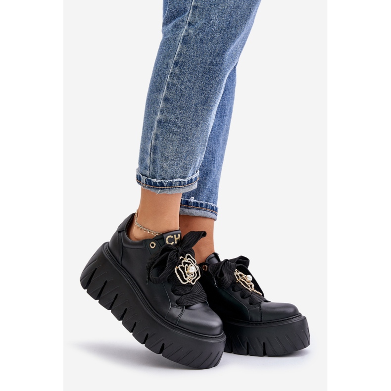 Női tornacipő masszív talpon, arany díszítéssel, CheBello 4530 fekete 1