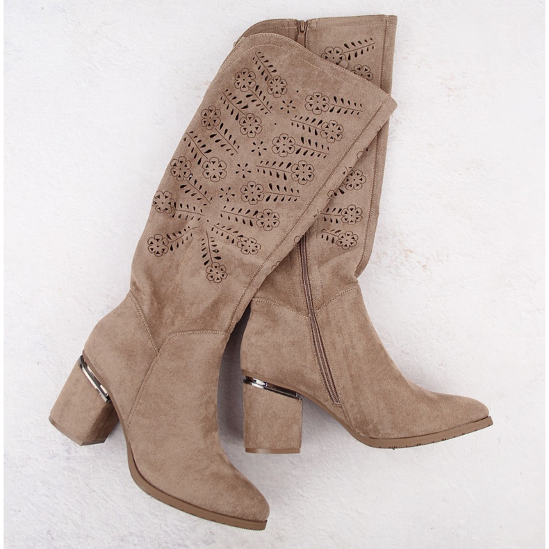 Bézs áttört magas sarkú női csizma Vinceza 16482 1