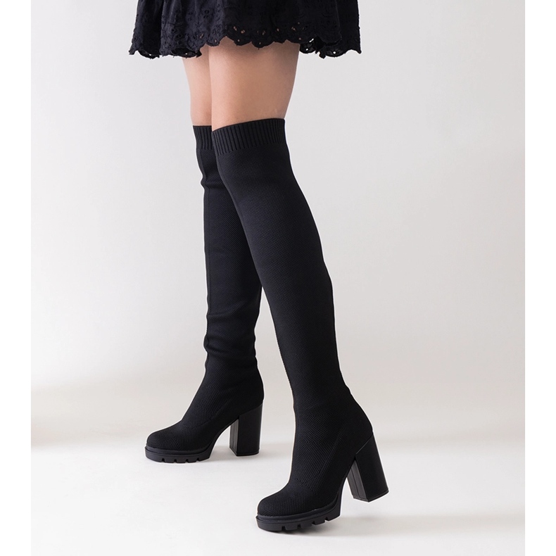 Lija hosszú fekete, magas sarkú bebújós csizma 1