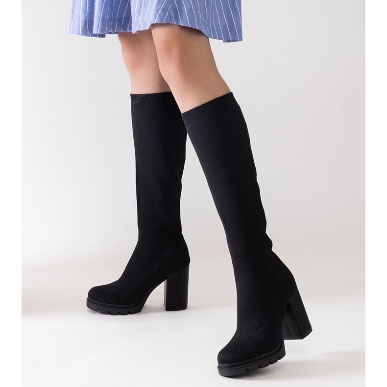 Saria fekete, magas sarkú felbújós csizma 1