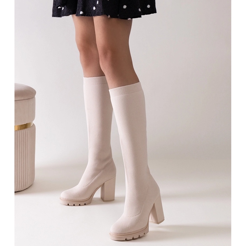 Bézs Saria magassarkú felbújós csizma 1