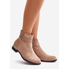 Bézs színű szigetelt női csizma lapos sarkon Ravasira arany részlettel 1 Bézs színű szigetelt női csizma lapos sarkon Ravasira arany részlettel 1