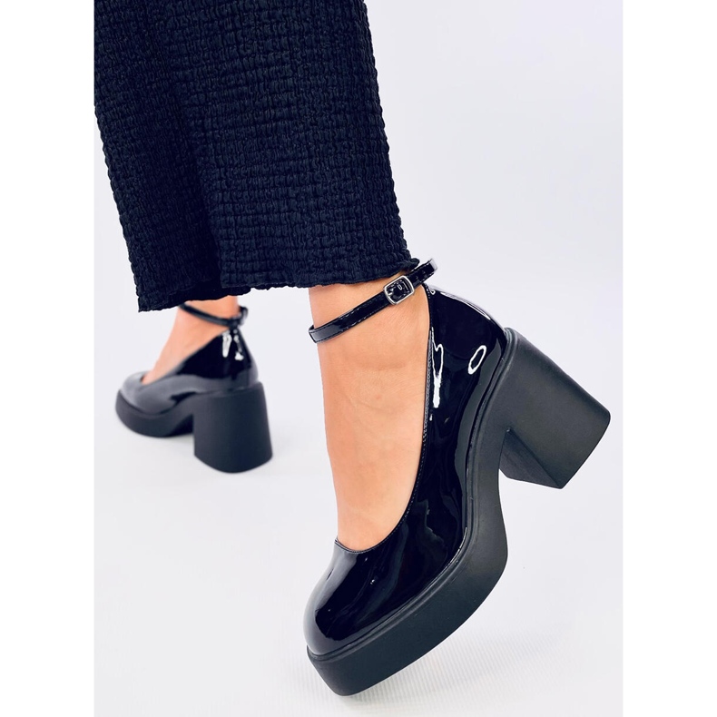 Termet Black széles sarkú pumpák fekete 1