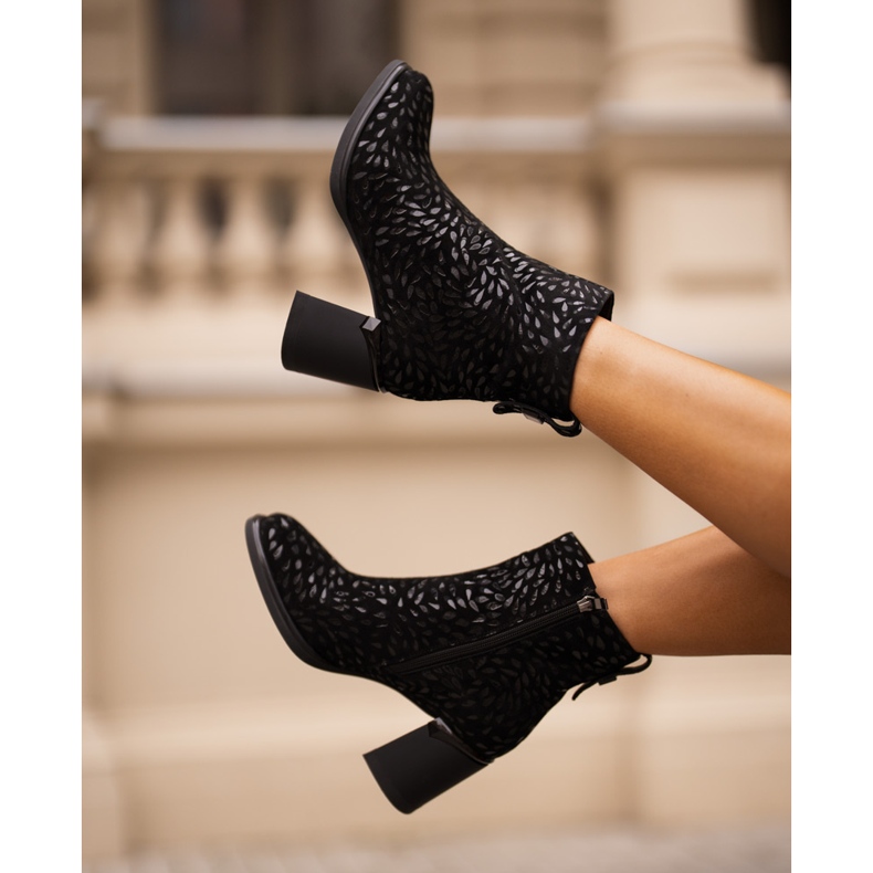 S.Barski Velúr bokacsizma dekoratív dombornyomással D&amp;A CR42-192 fekete 1