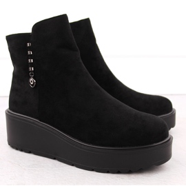 Női velúr bokacsizma vastag platformon, fekete Potocki 11305 2