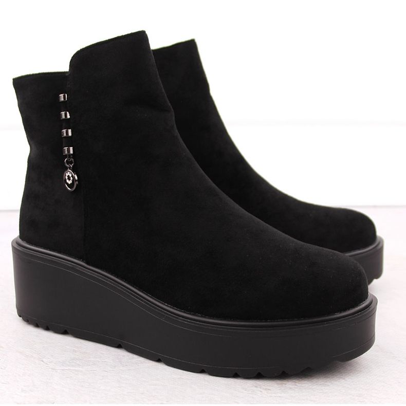 Női velúr bokacsizma vastag platformon, fekete Potocki 11305 2
