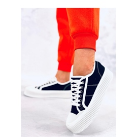 Női tornacipők a fekete platformon 1