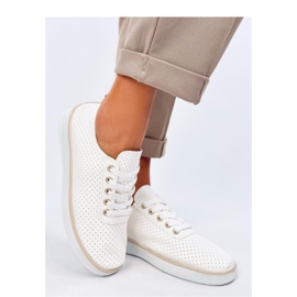 Áttört tornacipő fehér 1