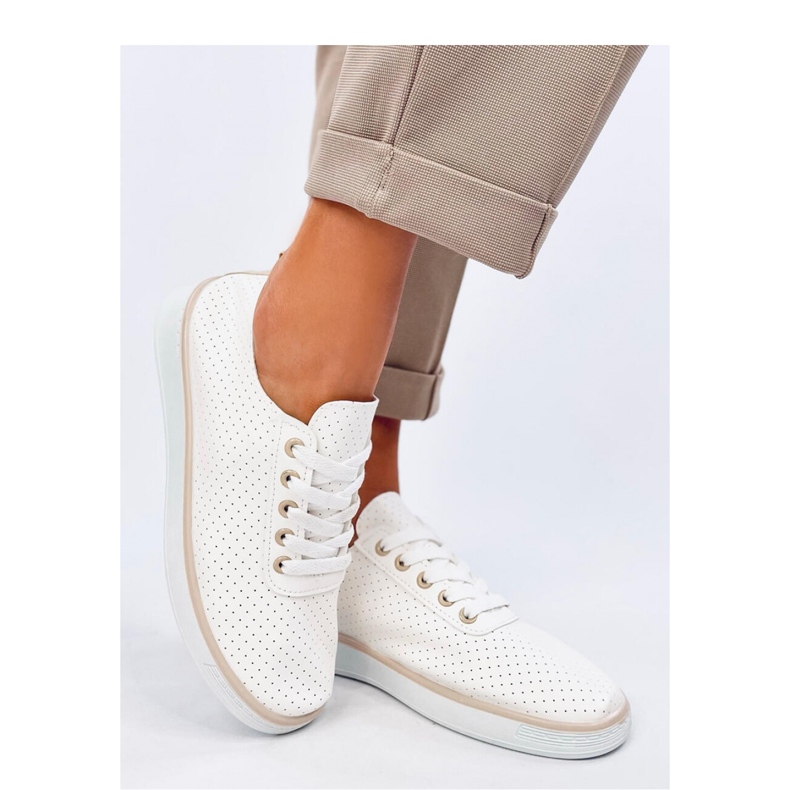 Áttört tornacipő fehér 1