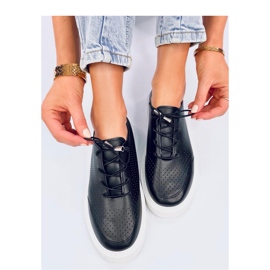 Fekete áttört tornacipő 1