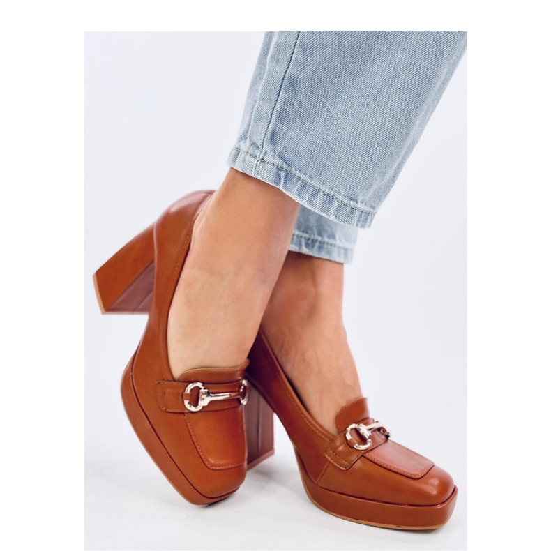 Magas sarkú teve cipók barna 1