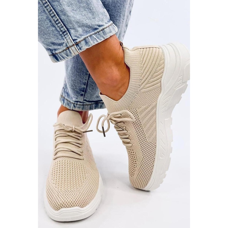 Bézs színű női zoknis sportcipő 1