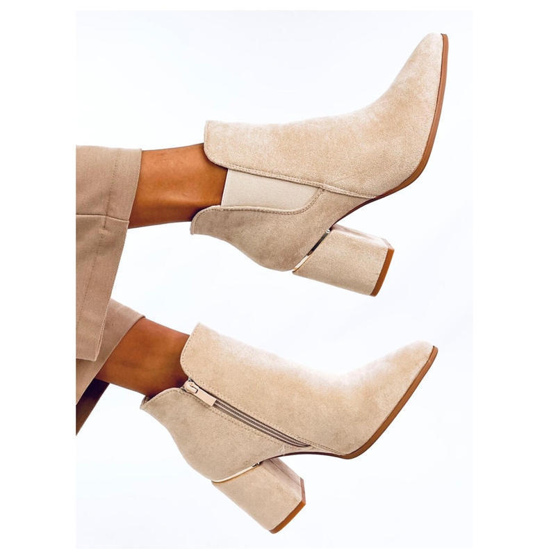 Croix Beige mandulás orrú magas sarkú bokacsizma - Inello bézs 1