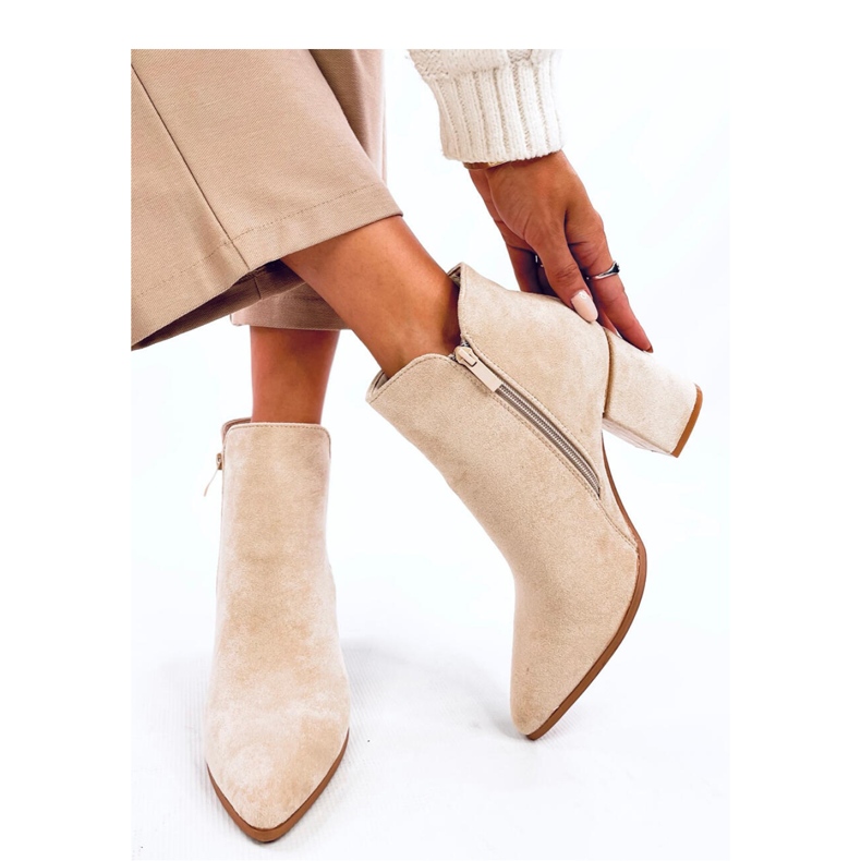 Croix Beige mandulás orrú magas sarkú bokacsizma - Inello bézs 2