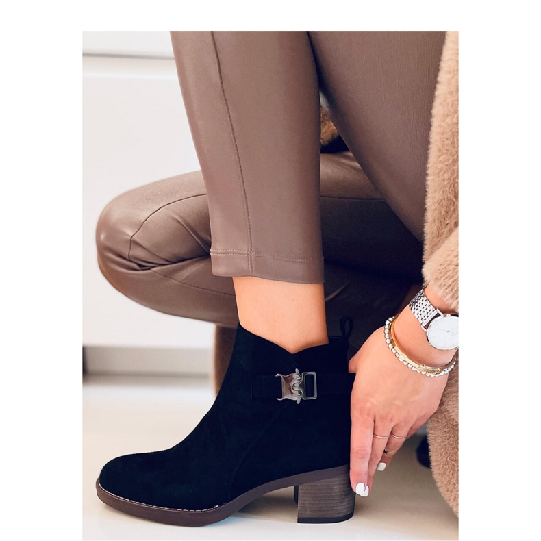 Klasszikus magas sarkú bokacsizma Marsha Black - Inello fekete 1