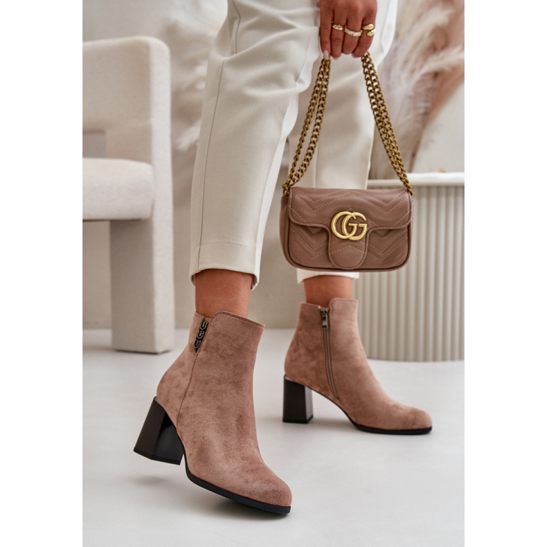 Barna színű női bokacsizma bézs 1 Barna színű női bokacsizma bézs 1