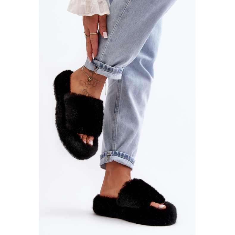 Fekete női prémes papucs 1