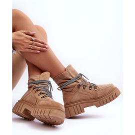 Női velúr bokacsizma az emelvényen bézs 2