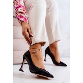 F6102 Fekete tűsarkú 2