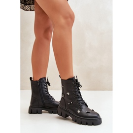 Női táskák fekete díszítéssel 1