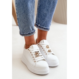 Sportcipő fehér/arany díszítéssel 1