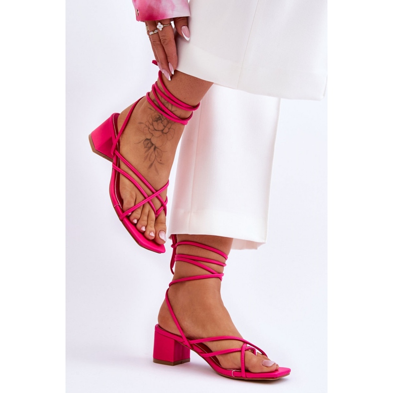 Egyedi rózsaszín kötött szandál 1