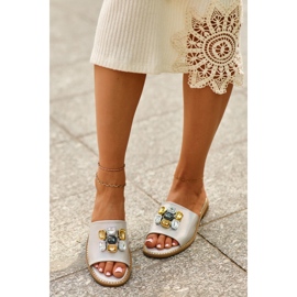 S. BARSKI Női lapos szandál díszítéssel bézs 2