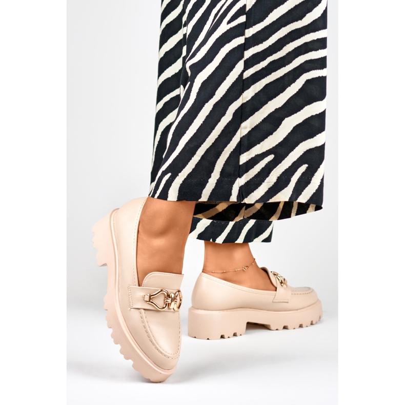 Bézs színű cipő díszítéssel B2733BE 1 Bézs színű cipő díszítéssel B2733BE 1