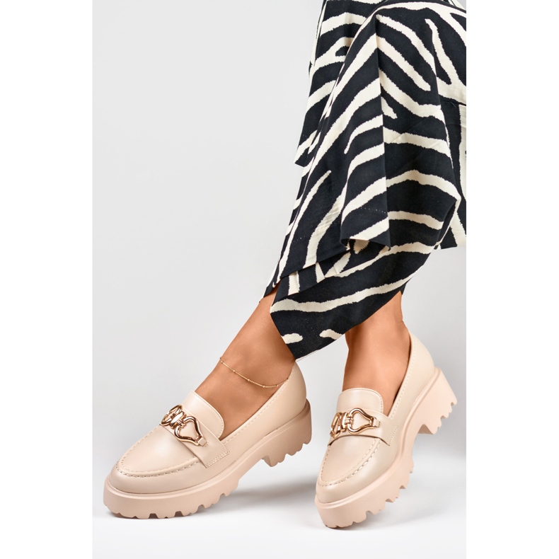 Bézs színű cipő díszítéssel B2733BE 2 Bézs színű cipő díszítéssel B2733BE 2