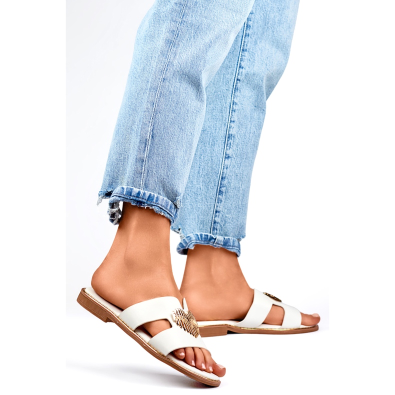 Szívvel díszített női papucs KK-731W fehér 1 Szívvel díszített női papucs KK-731W fehér 1